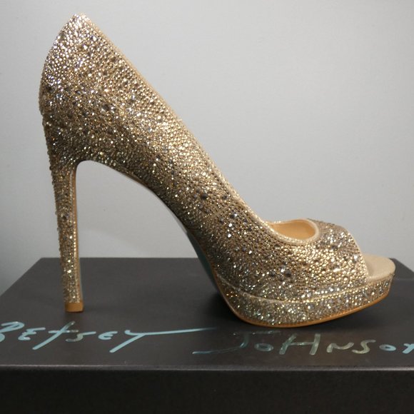 NiB SPARKLING Betsey Johnson Dane Peep Toe Pump, Light Gold, 9.5 - Picture 3 of 13